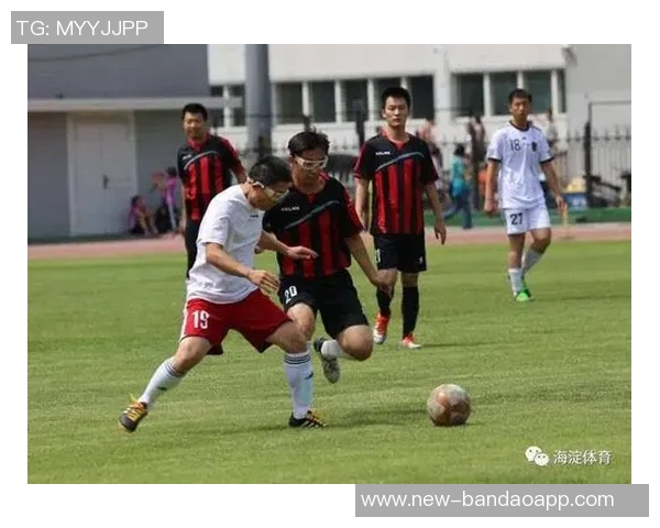 海口足球队奋勇争先全力冲击新赛季目标展现团队精神与拼搏精神